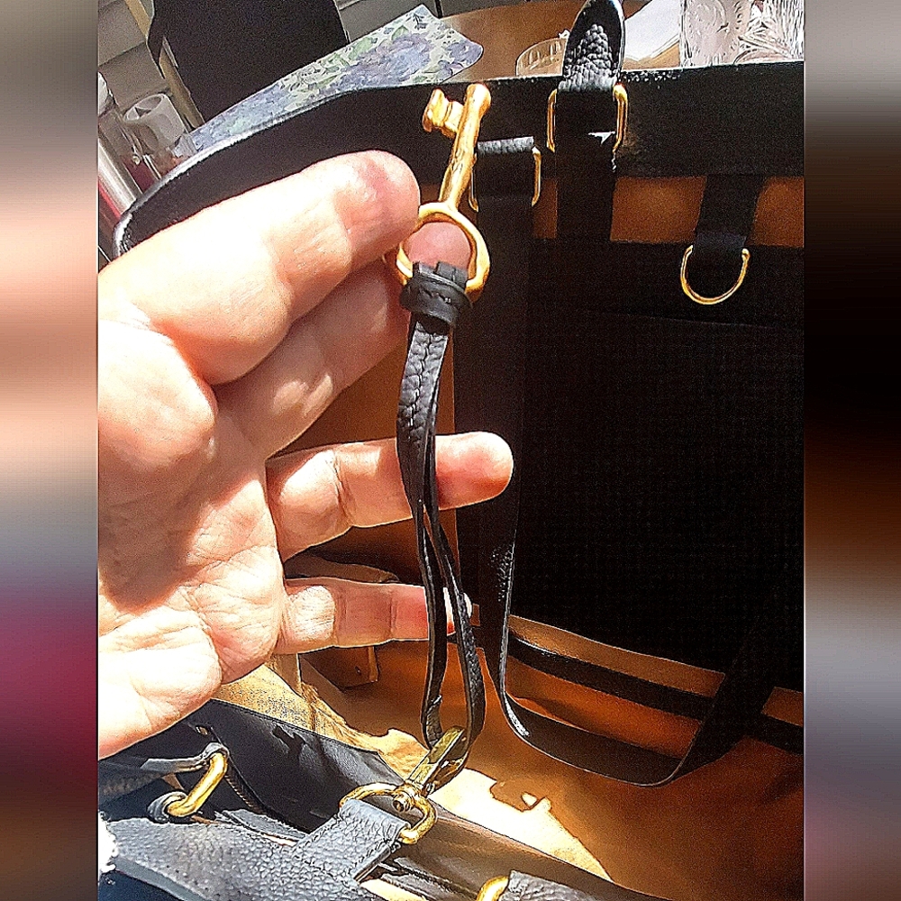 🌹Schiaparelli Tot b&w leather Measure tape motif  Bag whith removable key charm - Picture 13 of 16